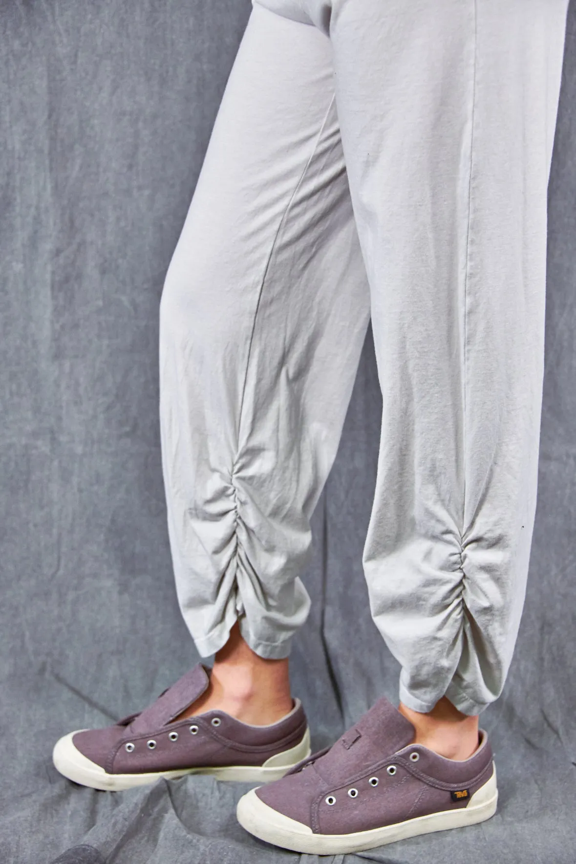 3335 Ruched Cha Cha Pant Dove-U