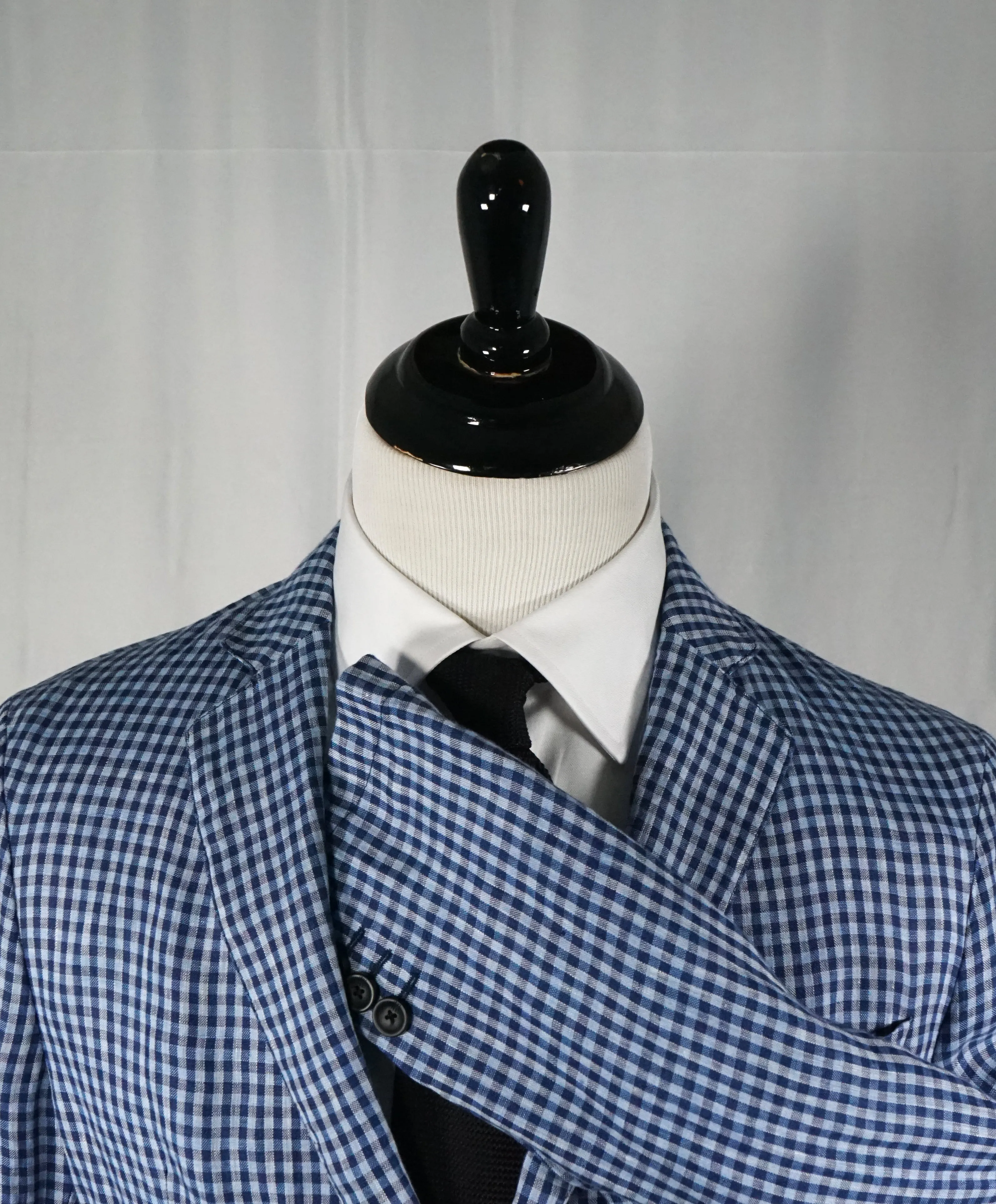 ARMANI COLLEZIONI - Blue & Navy Plaid Check Ultra Light Linen Blazer - 40R