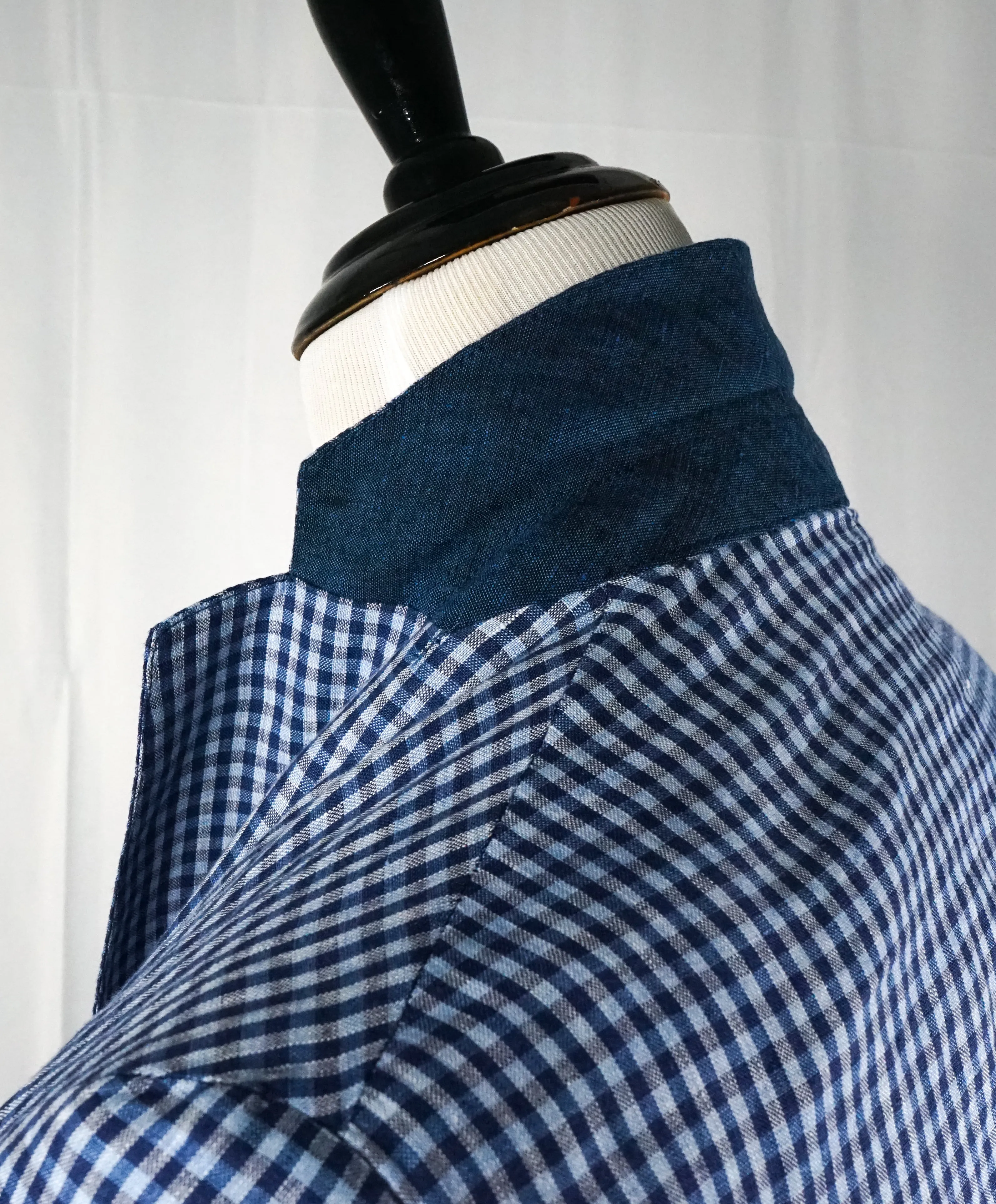 ARMANI COLLEZIONI - Blue & Navy Plaid Check Ultra Light Linen Blazer - 40R