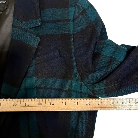 Banana Republic Blackwatch Tartan Plaid Wool Blend Blazer. Size 4