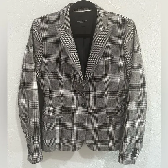 BANANA REPUBLIC Classic Fit Black &amp; White Plaid Blazer- 8