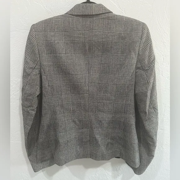 BANANA REPUBLIC Classic Fit Black &amp; White Plaid Blazer- 8