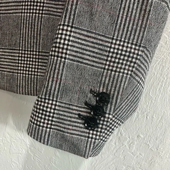 BANANA REPUBLIC Classic Fit Black &amp; White Plaid Blazer- 8