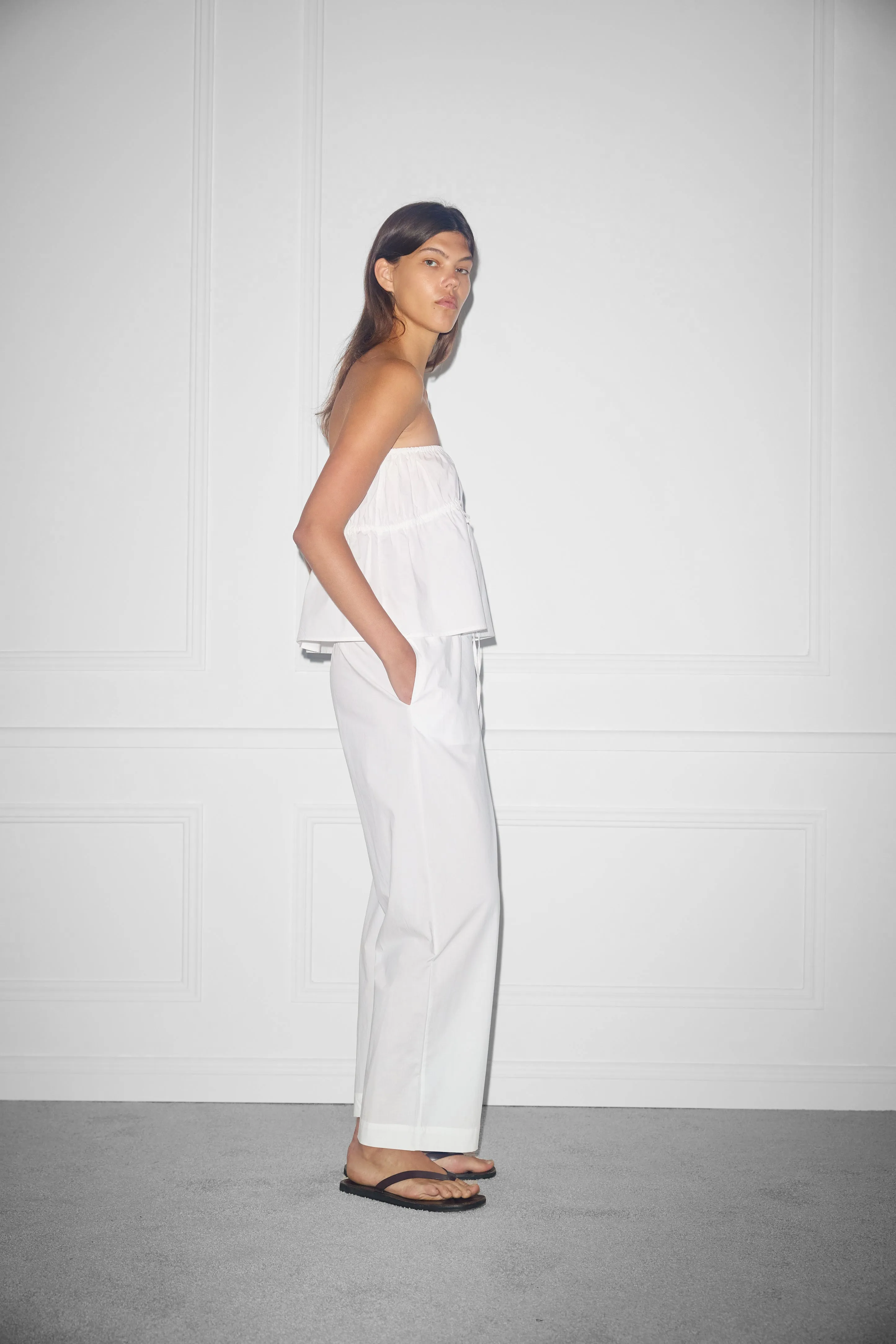 Ease Trouser in White