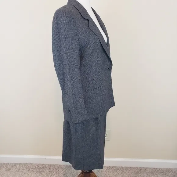 Gray Plaid Skirt Suit Vintage Business Suit Gray Purple Blazer Size 10 / 12
