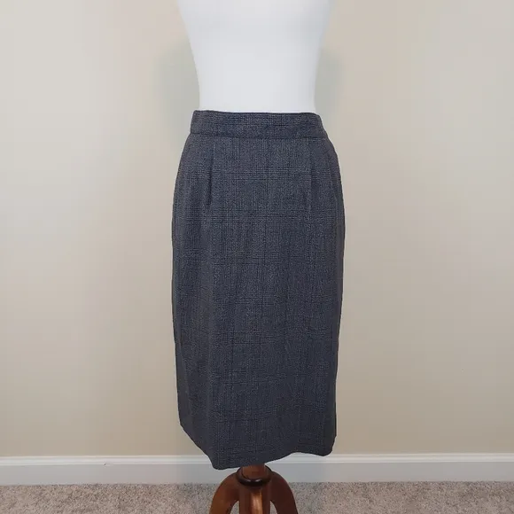 Gray Plaid Skirt Suit Vintage Business Suit Gray Purple Blazer Size 10 / 12