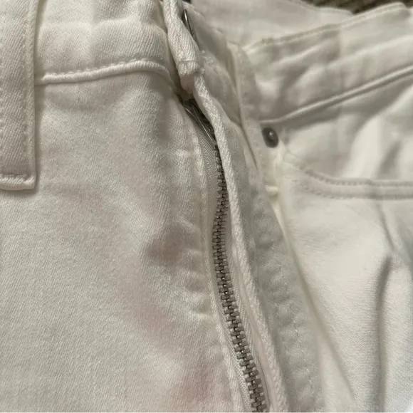 JCrew Mid-rise Flair Cropped white jean in signature stretch - size 28