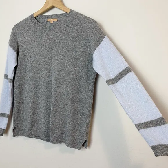 Kier J Cashmere Gray/Blue Stripe Sleeve Sweater