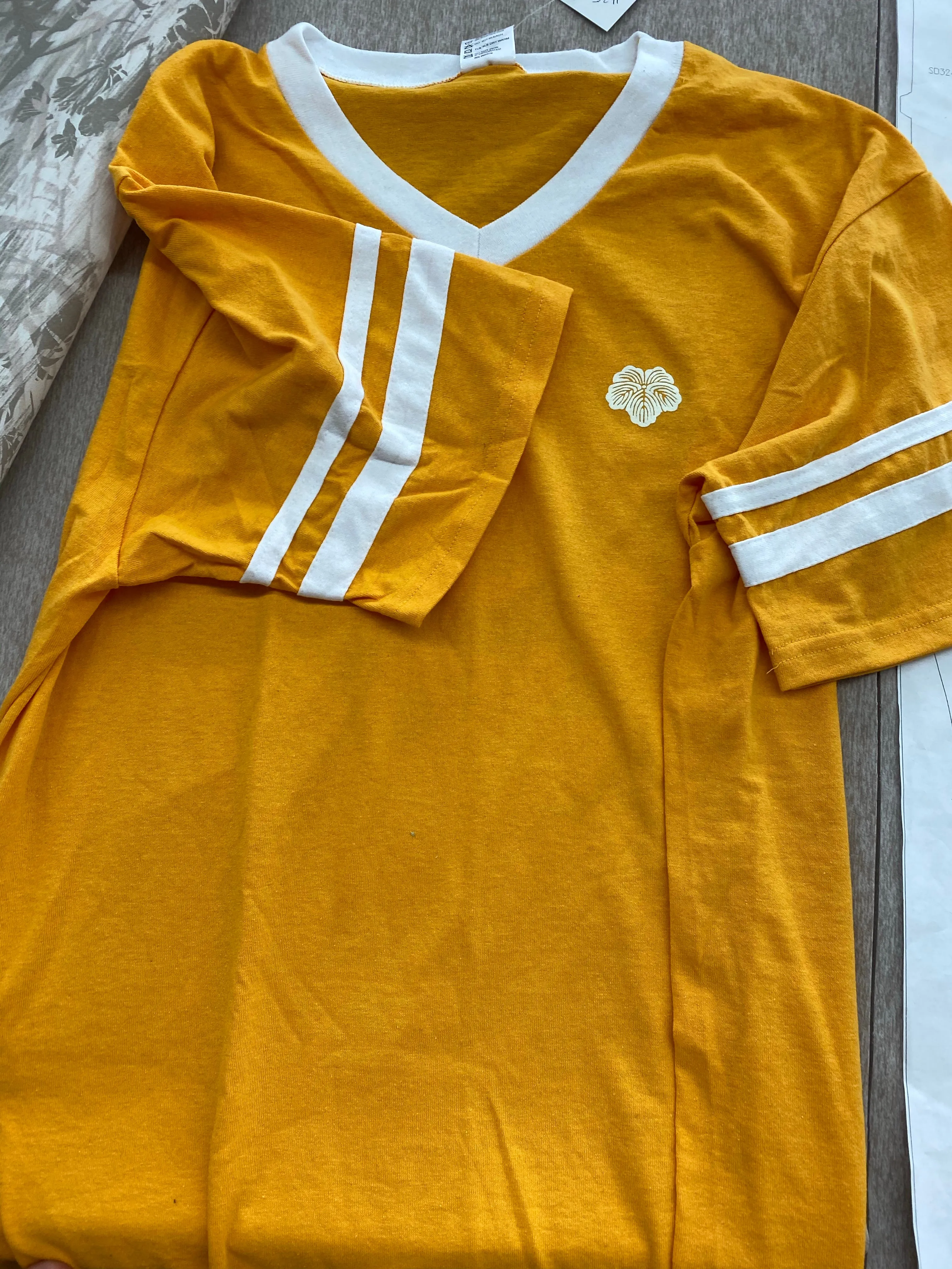 LOGO T SHIRT V NECK & STRIPES