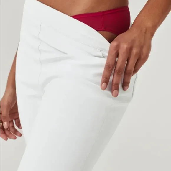 NWT SPANX On-The-Go Slim Straight Pant Classic White - 20372