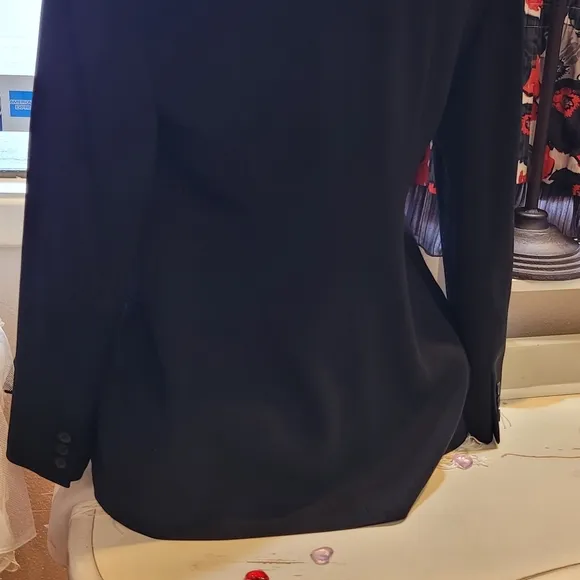 Renfrew black blazer sz 2 Features double breasted front