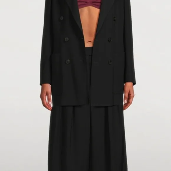 Renfrew black blazer sz 2 Features double breasted front