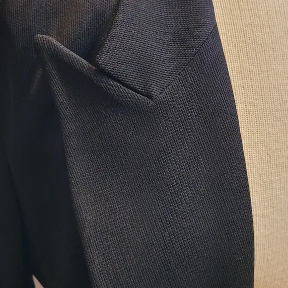 Renfrew black blazer sz 2 Features double breasted front