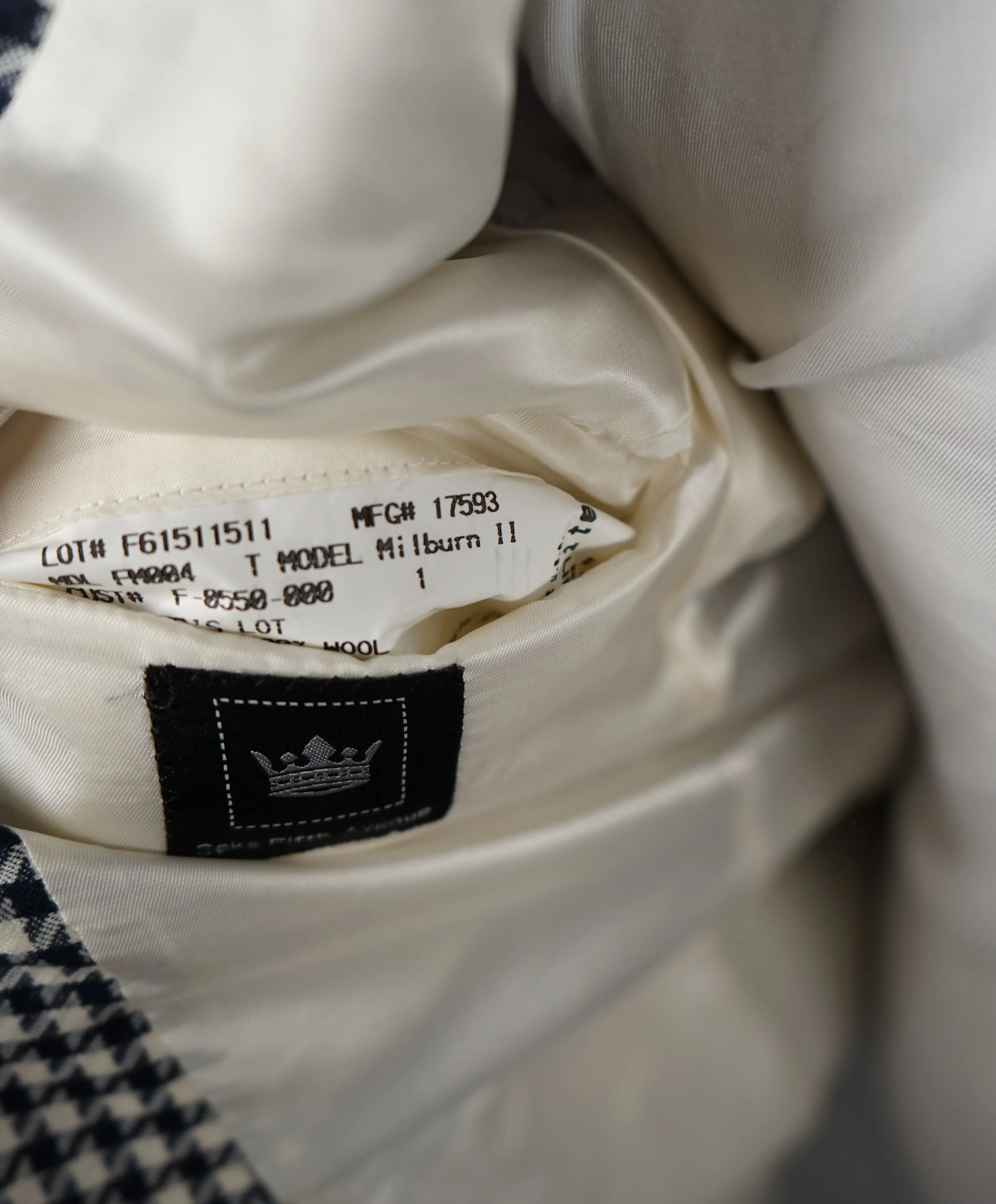SAKS 5TH AVE BY HICKEY FREEMAN - Navy & Ivory Houndstooth Wool Blazer -  38R