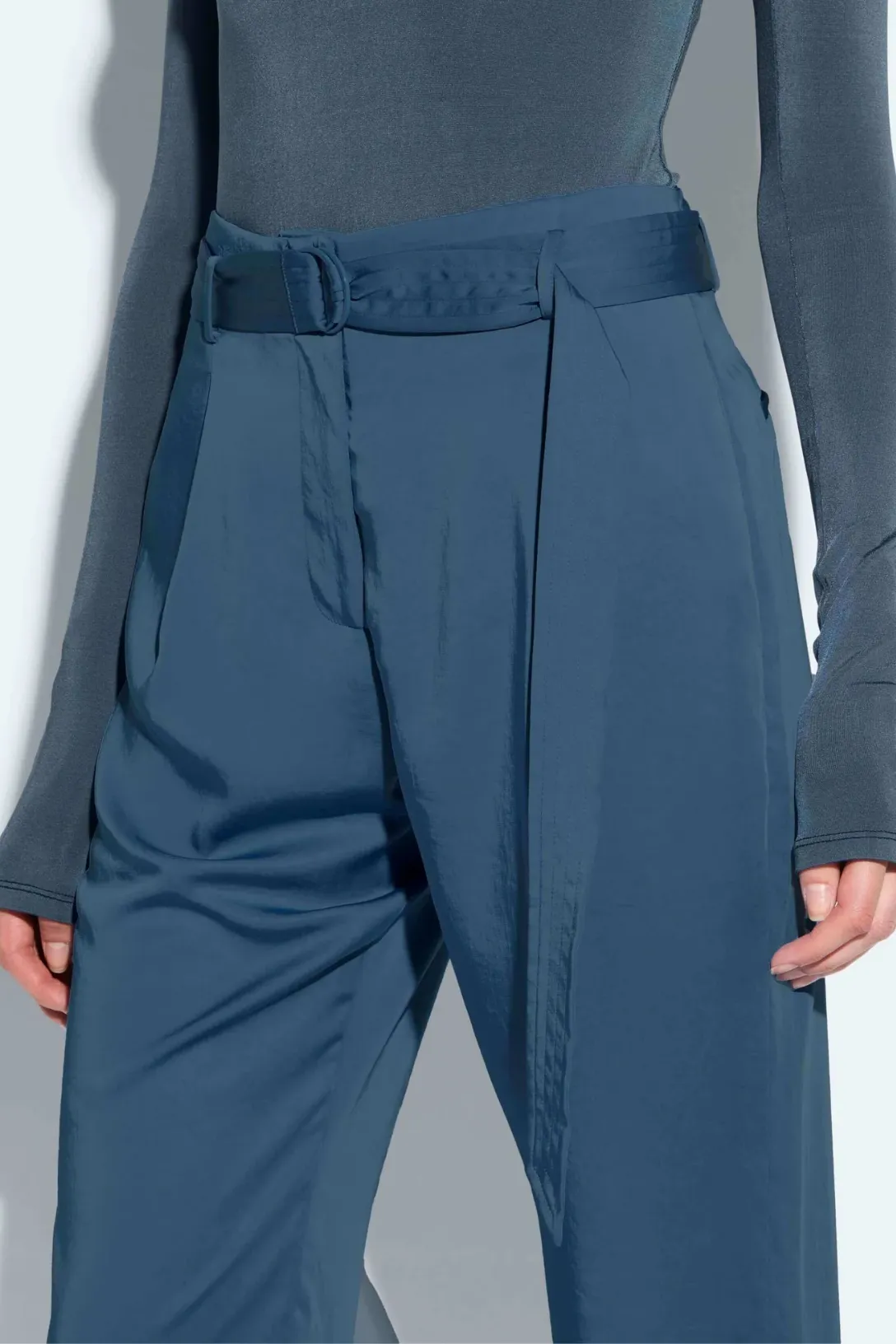 Satin Belted Cropped Pant | Marine