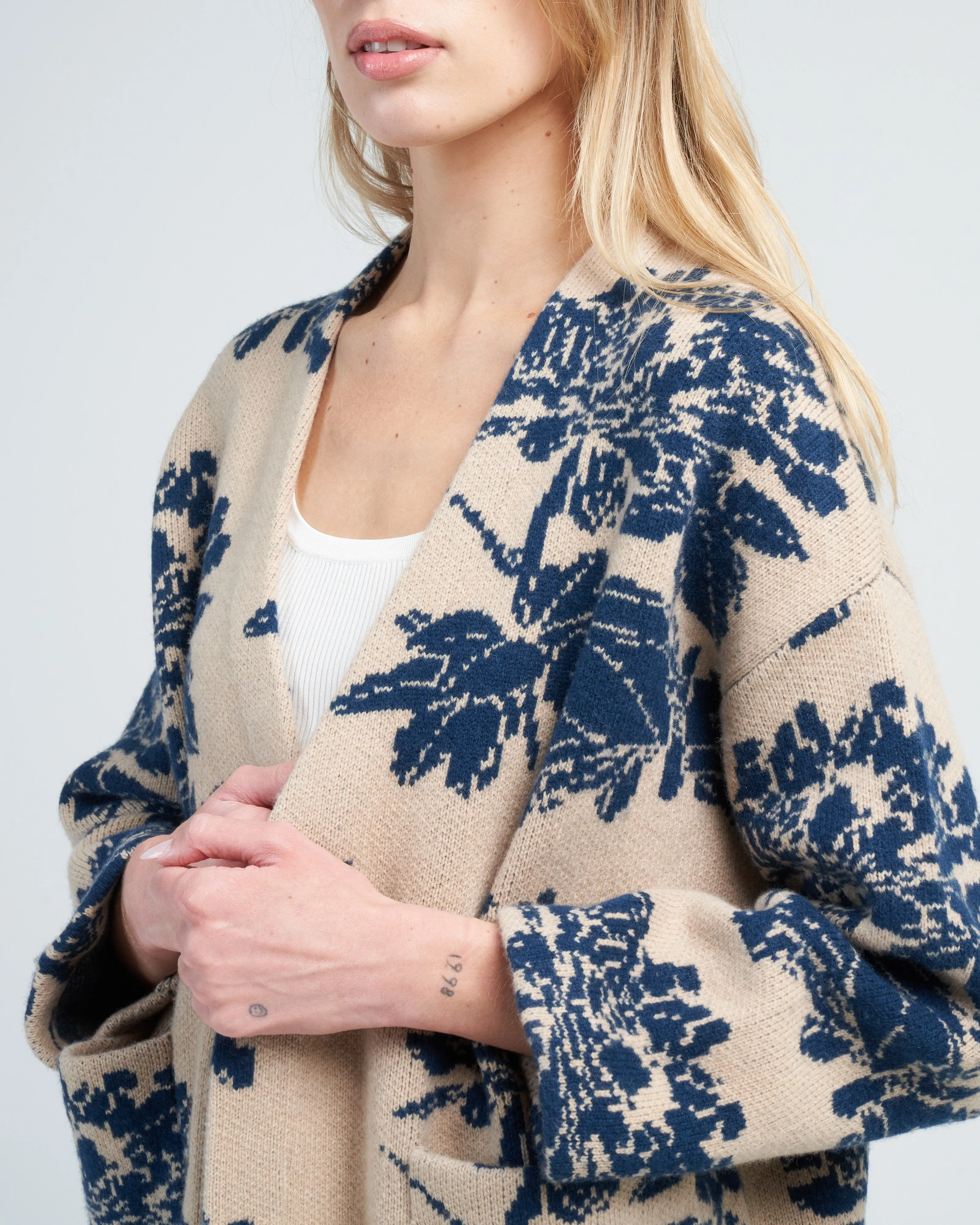sonia cardigan - biscuit/dark indigo