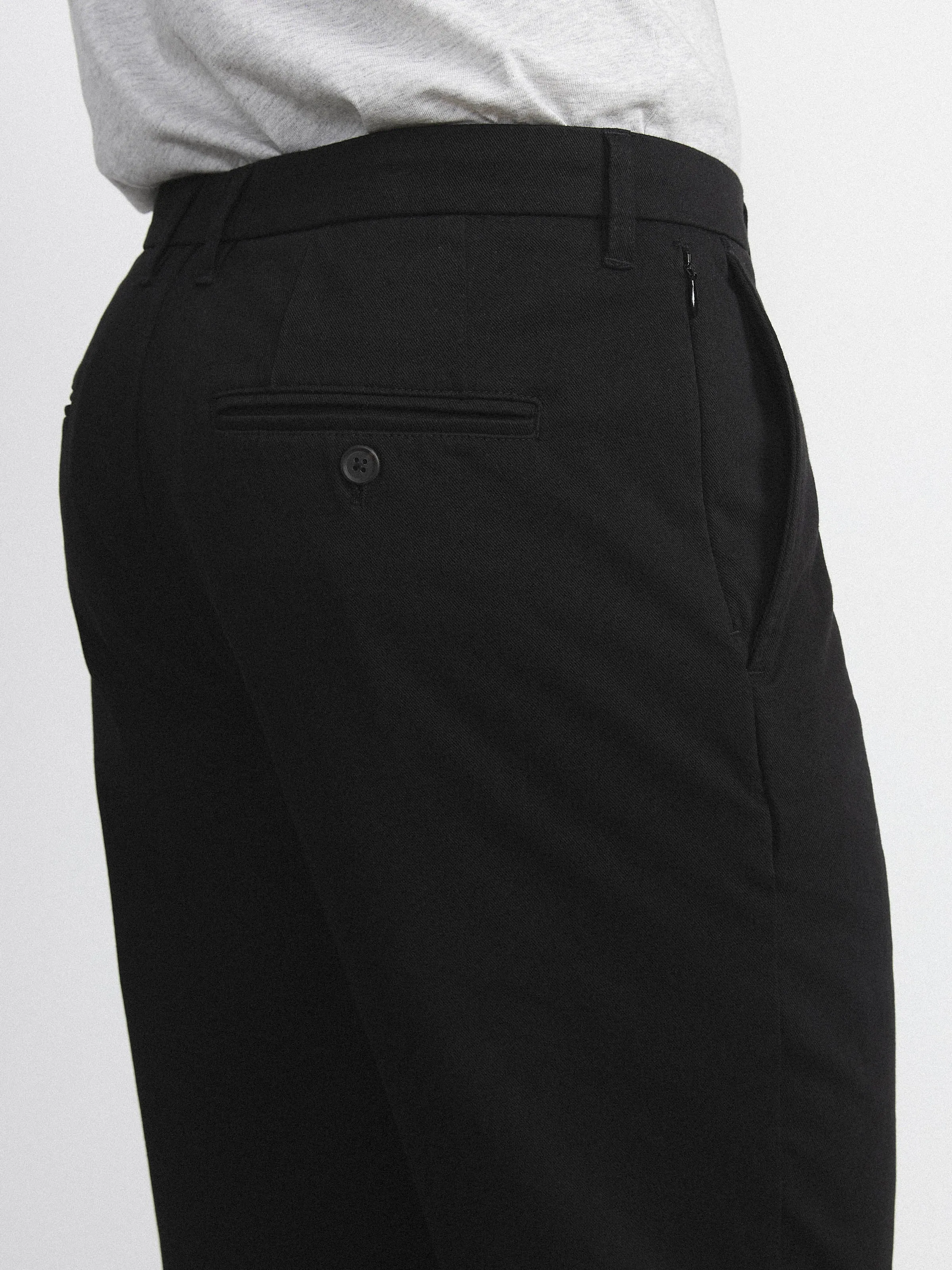 The Flex Colin Chino Pant in Black