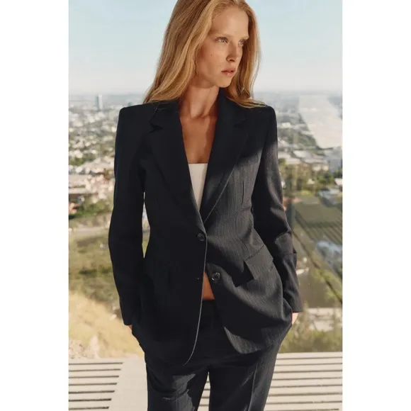 Theory • Matelda Virgin Wool Single Breasted Blazer in Dark Navy Blue Pinstripe
