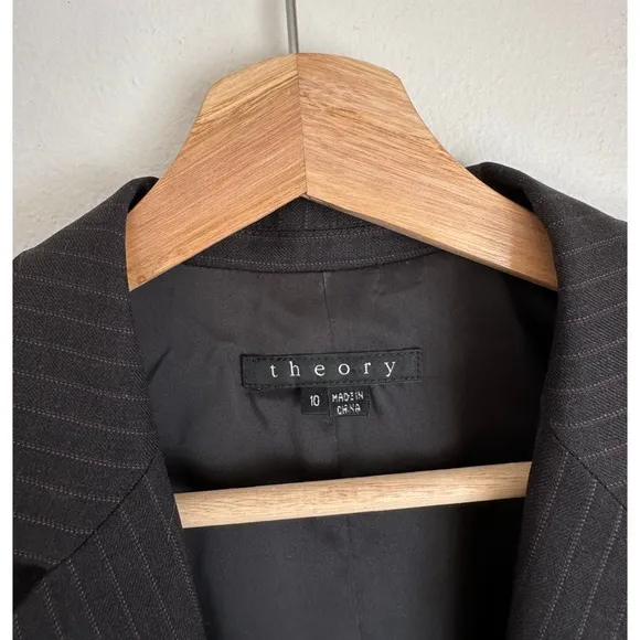 Theory • Matelda Virgin Wool Single Breasted Blazer in Dark Navy Blue Pinstripe