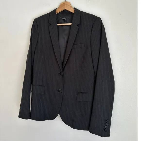 Theory • Matelda Virgin Wool Single Breasted Blazer in Dark Navy Blue Pinstripe