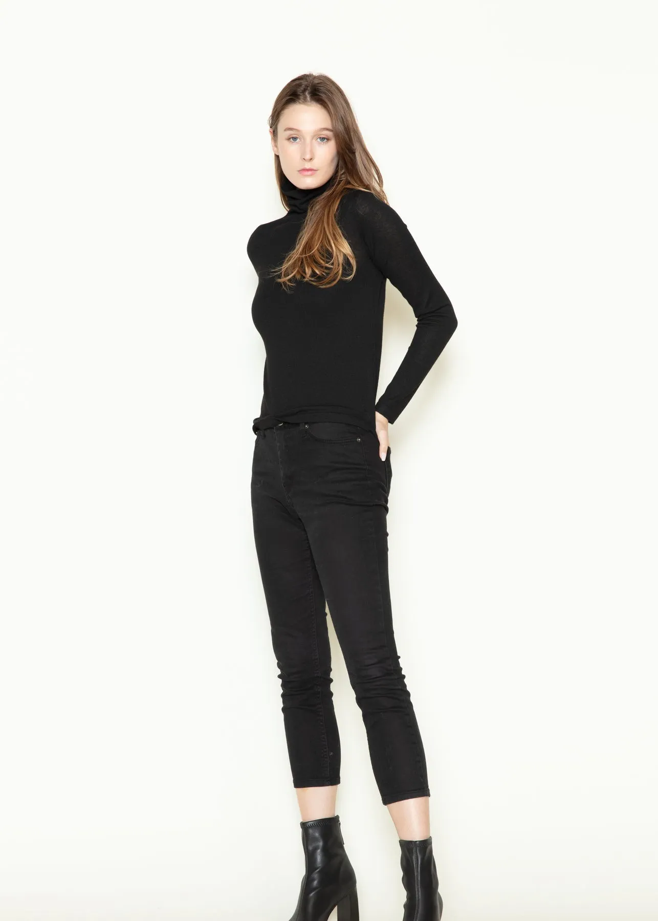 Turtle Neck Lightweight Sweater in Black