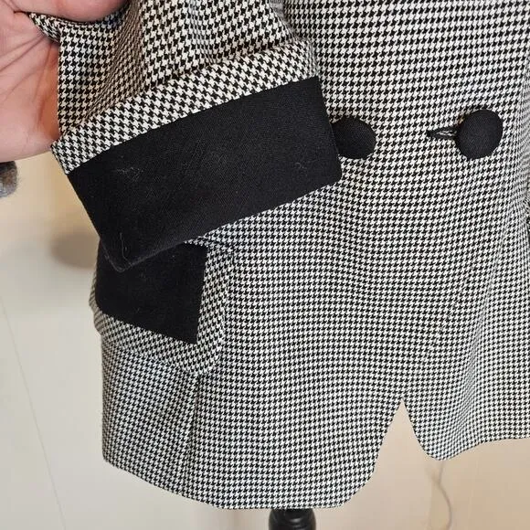 Vintage Avery Quinn Designs houndstooth blazer. Size 6/Small