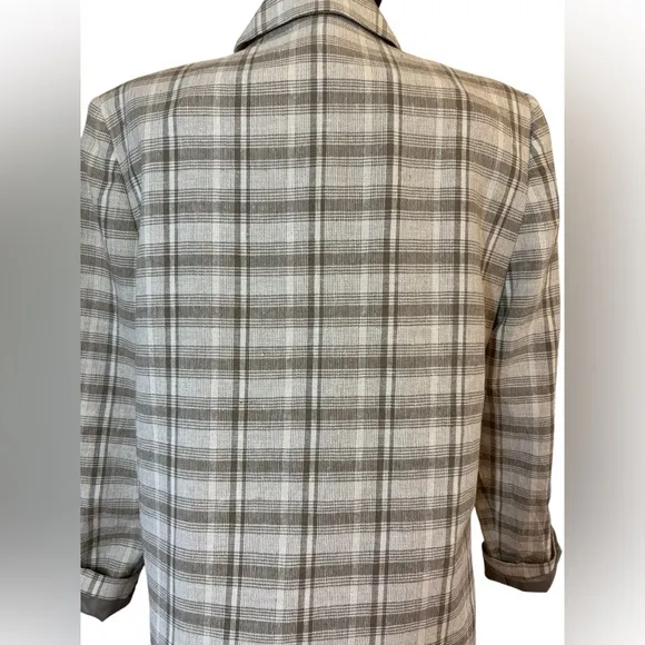 Vintage Sag Harbor Gray Blazer with Plaid Pattern and Notched Lapel