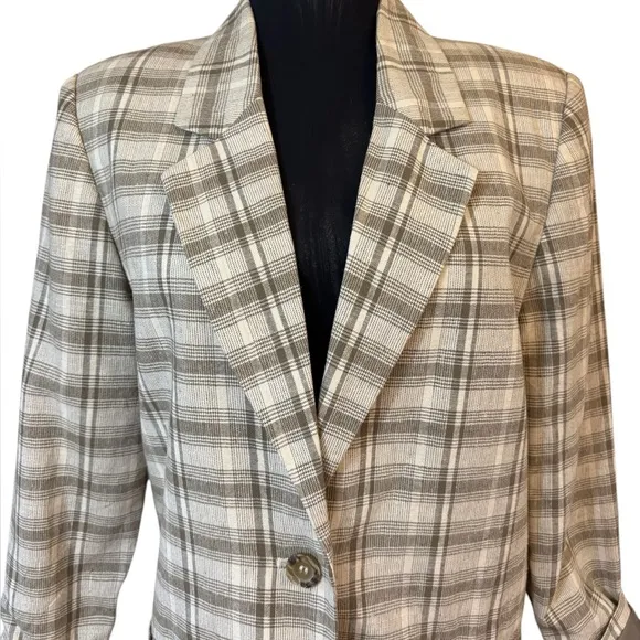 Vintage Sag Harbor Gray Blazer with Plaid Pattern and Notched Lapel